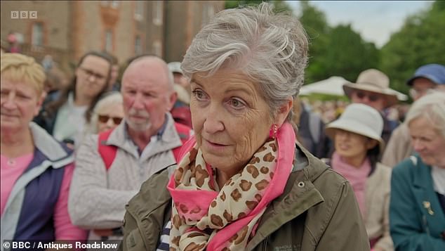 However, she revealed she doesn't wear the item because 'the clasp was broken when I bought it and I took that to a jewellers and asked if he'd mend the clasp.'