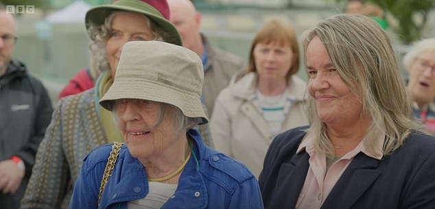 Antiques Roadshow guests stunned into silence as expert reveals eye-watering value of her paintings - while BBC crowd gasp in awe