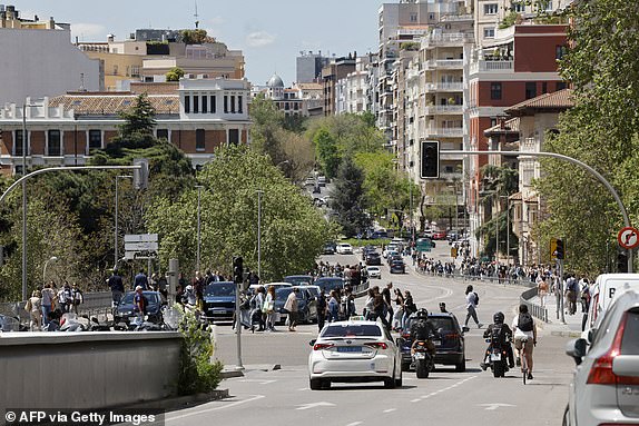 A Police officer (C) gestures to organise traffic with the traffic lights off during a massive power cut affecting the entire Iberian peninsula and the south of France, in Madrid on April 28, 2025. A "massive" power cut late on April 28, 2025 morning affected the whole of the Iberian peninsula and part of France, according to Portuguese electricity network operator REN. (Photo by OSCAR DEL POZO / AFP) (Photo by OSCAR DEL POZO/AFP via Getty Images)