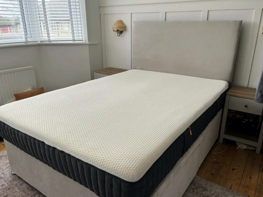 Emma Hybrid Premium mattress on a bed.