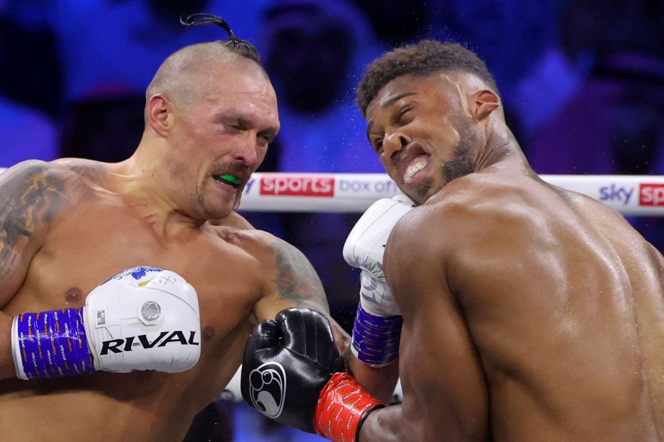 Oleksandr Usyk and Anthony Joshua boxing.