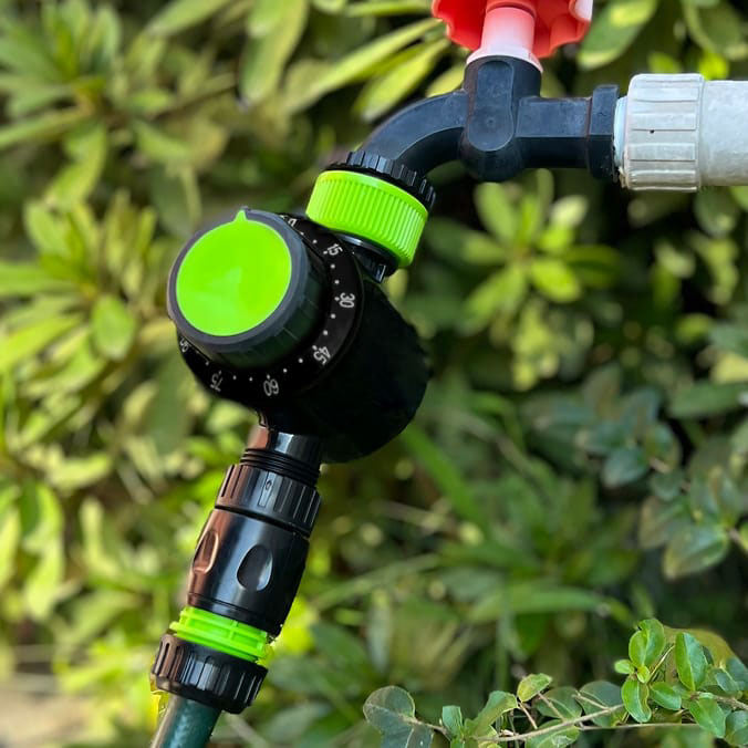 Jardin mechanical water timer attached to a tap.