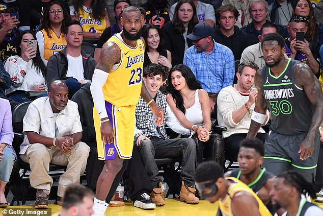 The pair couldn't have gotten any closer to all the action on the court from their well-placed seats