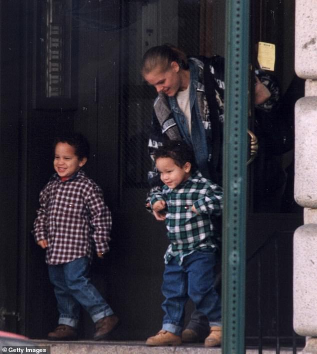 Smith and De Niro conceived their twins by in vitro fertilization and they were delivered via surrogate; Airyn and Julian seen as children in 1998