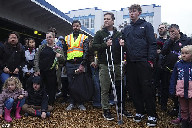 Noel's teenage son could be seen standing next to him at the sad event