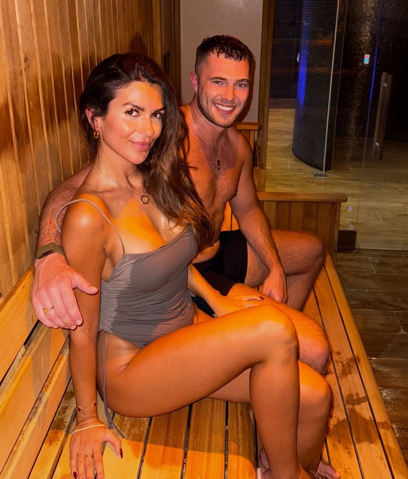Ekin-Su Cülcüloğlu and Curtis Pritchard in a sauna.