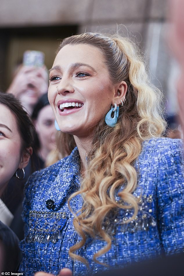 The star posed for photos with fans