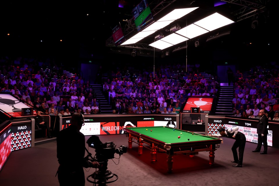 SHEFFIELD, ENGLAND - MAY 01: Zhao Xintong of China plays a shot against Ronnie O'Sullivan of England during the semi final match on day thirteen of the Halo World Snooker Championship 2025 at Crucible Theatre on May 01, 2025 in Sheffield, England. (Photo by George Wood/Getty Images)