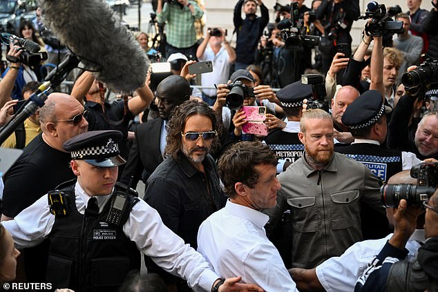 At least six police officers had to intervene as the defendant was immediately surrounded