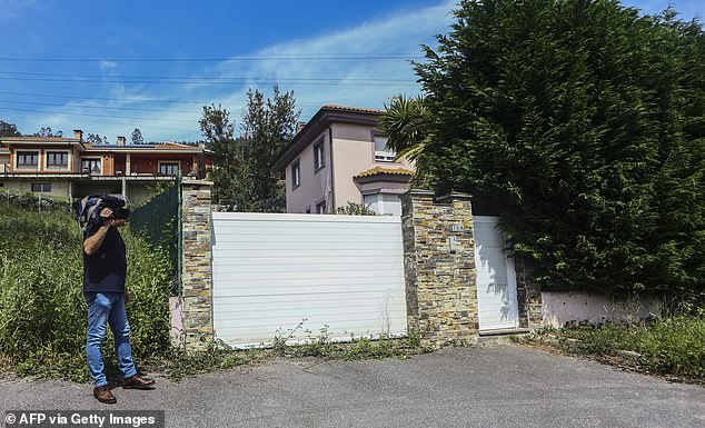 A German couple who had been living cut off from the world kept their children sequestered for more than three years in Spain