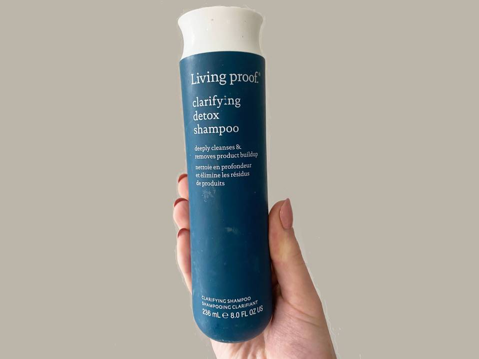 Living Proof clarifying detox shampoo bottle.