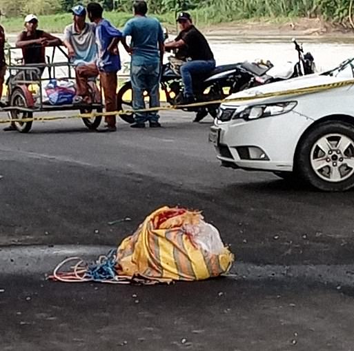 A bag of human remains was found having fallen from a rope suspending it from a bridge in the city of Quevedo