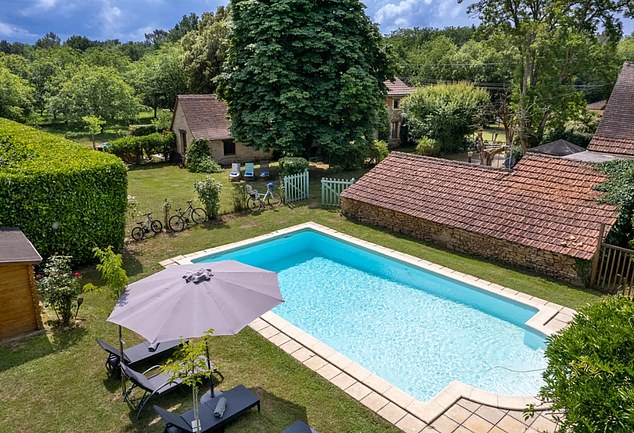 The farmhouse and barn sleeps 16 in total and is a popular holiday rental. The couple owned two other properties near Tremolat