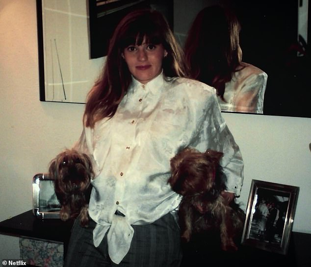 She disguised herself wearing a wig in order to take out several bank loans and insurance policies in Ana's name