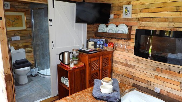 Facilities included a shower room, satellite TV, tea and coffee making facilities and a homemade breakfast in the main house using local produce