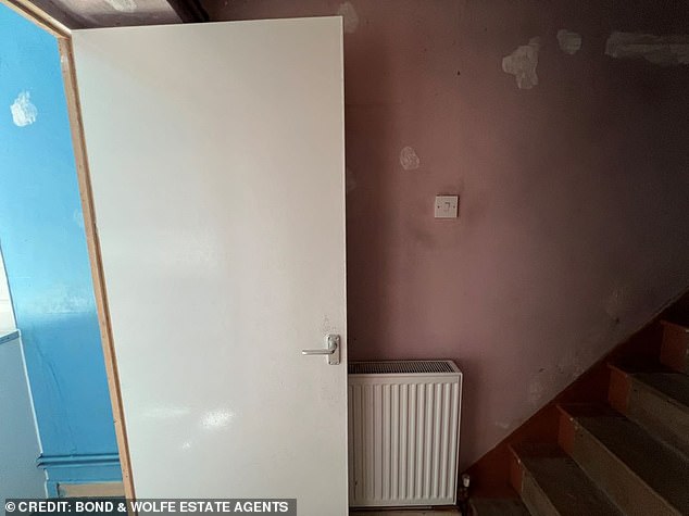 Spackling paste covers the whole house where holes used to be