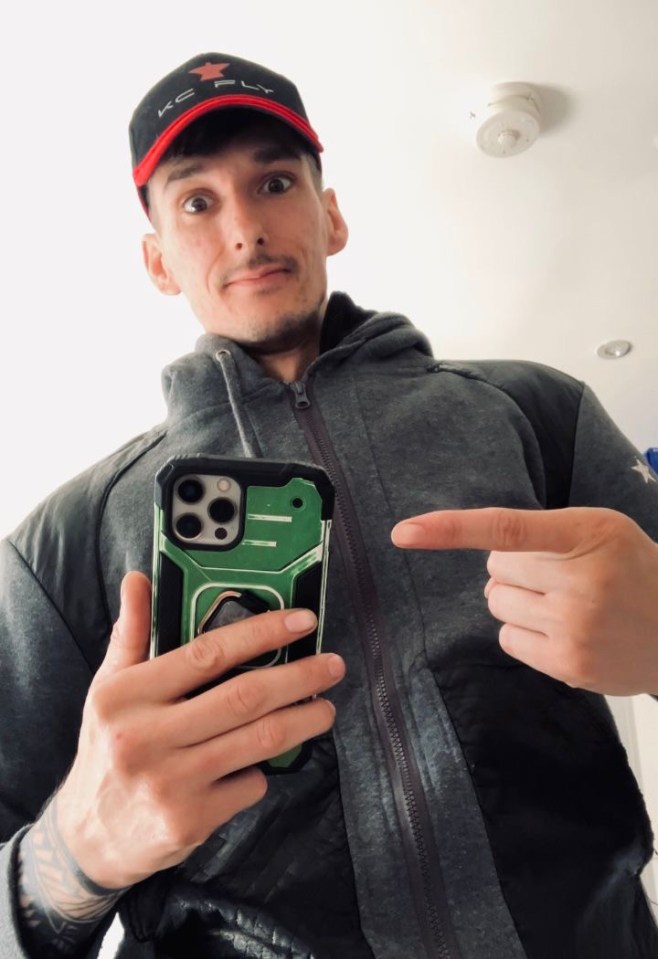 Man holding undamaged iPhone after it fell from 10,000 feet.