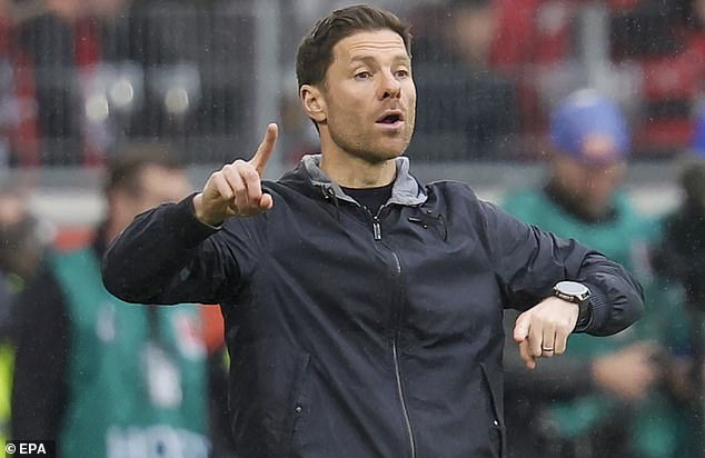 Xabi Alonso's Bayer Leverkusen forfeited the title with a 2-2 draw at SC Freiburg on Sunday