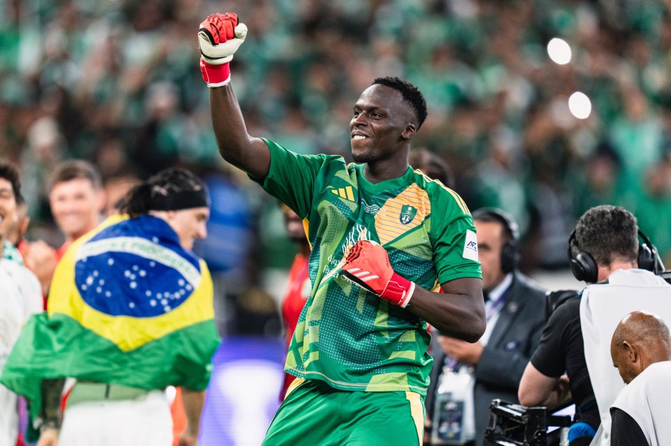Edouard Mendy celebrates winning Best Goalkeeper award.