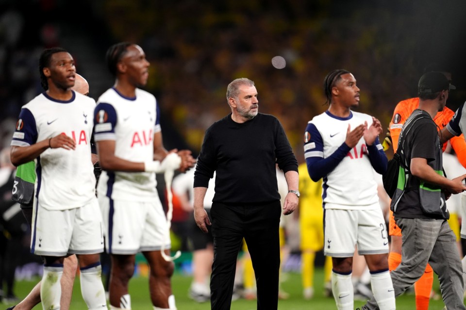 Tottenham Hotspur manager Ange Postecoglou (centre) and players applaud the fans after the final whistle in the UEFA Europa League semi-final first leg match at Tottenham Hotspur Stadium, London. Picture date: Thursday May 1, 2025. PA Photo. See PA story SOCCER Tottenham. Photo credit should read: John Walton/PA Wire. RESTRICTIONS: Use subject to restrictions. Editorial use only, no commercial use without prior consent from rights holder.