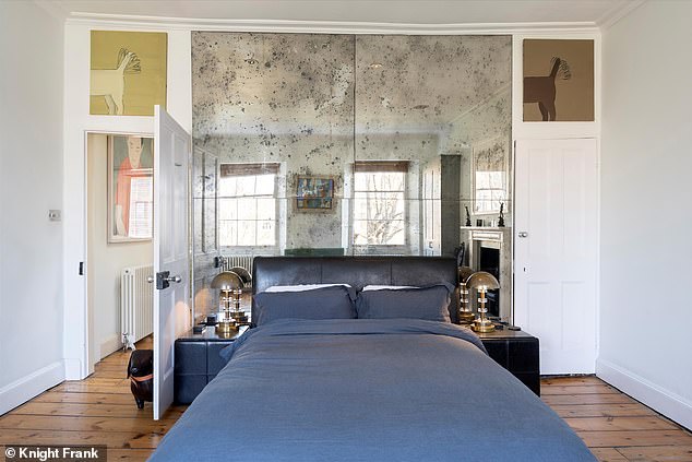 The house was originally a customs office built in 1811 by the London Dock Company