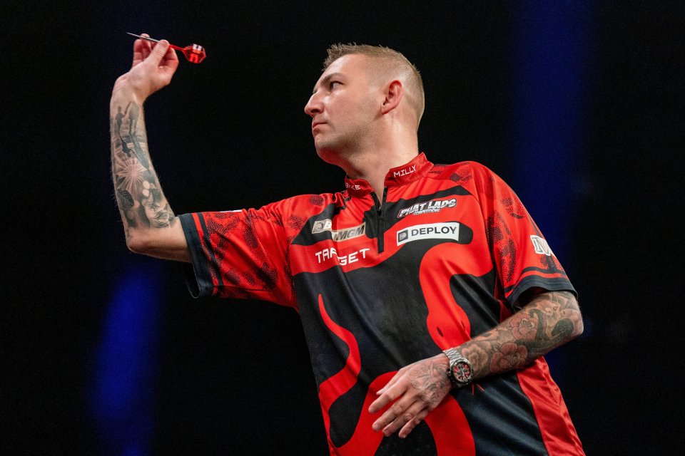 Nathan Aspinall throwing a dart.