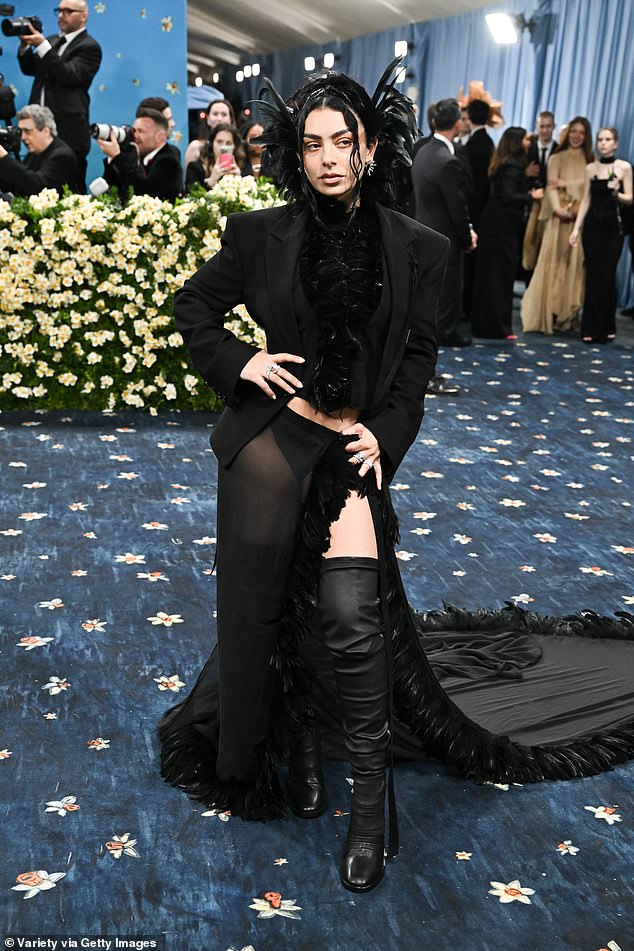 Despite being a style icon, Charli XCX stunned fans by opting for a forgettable all-black outfit that paled in comparison to her previous red carpet looks