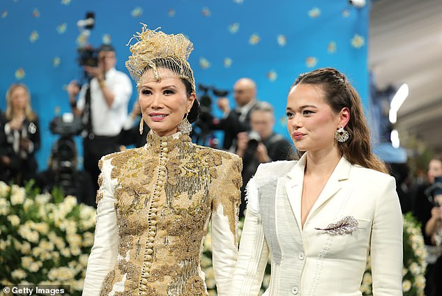 Both Wendi and Grace looked chuffed to be on each other's arm as they arrived at the glittering event