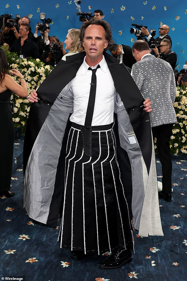 Walton's Thom Browne–designed ensemble bore a strong resemblance to Aimee's haute couture look. He wore a black skit with a long coat, a white shirt and a slender black tie