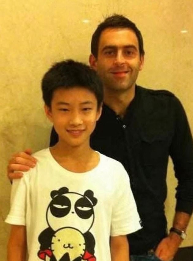 Ronnie O'Sullivan has been one of Xintong's staunchest supporters as posted a throwback picture of the two of their first-ever encounter, back when his opponent was just a child