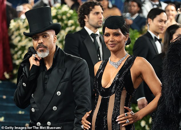 The star posed up with partner Van Hunt