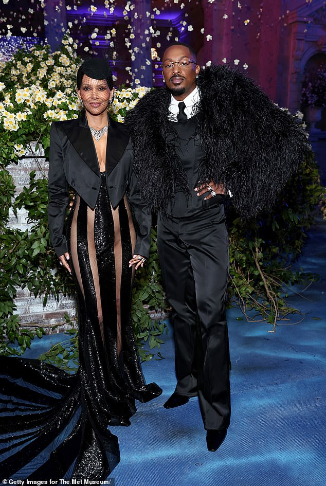 Halle teamed her attention-grabbing dress with a shrunken, cropped black blazer with shoulder pads