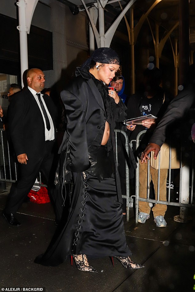 Her heels featured a lace design