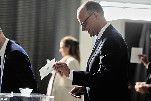 He needed a majority of 316 out of 630 votes in a secret ballot, but only received 310 in the morning vote