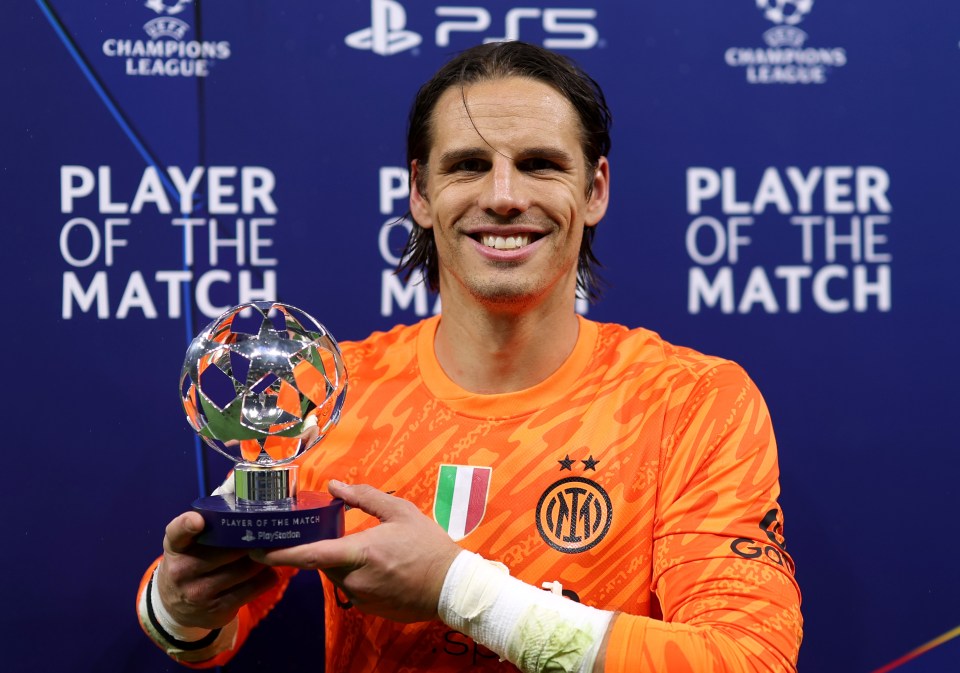 Yann Sommer of FC Internazionale holding the PlayStation Player of the Match award.