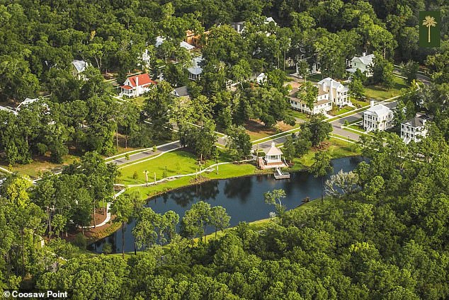 Based on Lady¿s Island, the venue's website boasts amazing river views, vast green spaces and plenty of southern charm