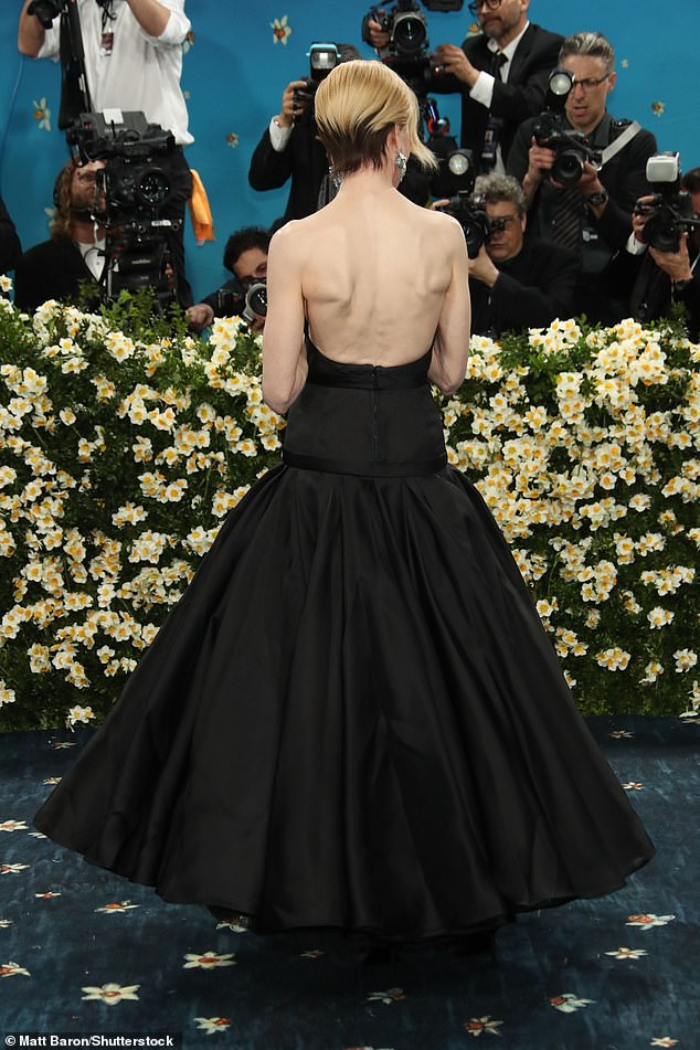 Ardent viewers were left worried about her visible spine and protruding shoulder bones
