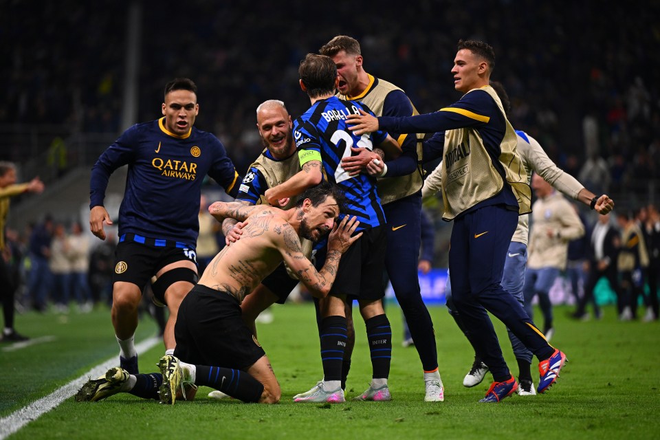 FC Internazionale Milano players celebrating a goal.