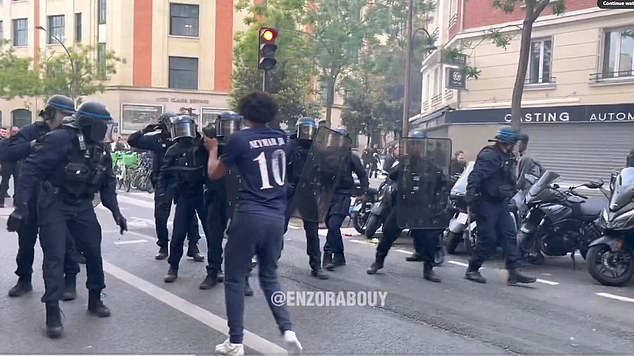 Footage alleges that the police were using tear gas on supporters en route to Parc des Princes
