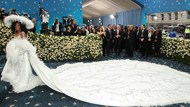 The 81-year-old took over fashion's biggest night with her 'fabulous frock'