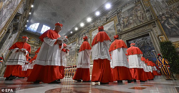 epa12081445 Cardinals gather before the start of the conclave to elect a new Pope in the Sistine chapel at the Vatican City, 07 May 2025.  EPA/VATICAN MEDIA HANDOUT  HANDOUT EDITORIAL USE ONLY/NO SALES