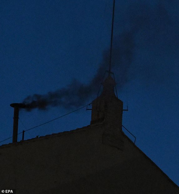 epa12081773 Black smoke comes out of the chimney atop the Sistine Chapel next to St. Peter's Basilica on the first day of the conclave to elect a new pope in Vatican City, 07 May 2025.  EPA/ETTORE FERRARI