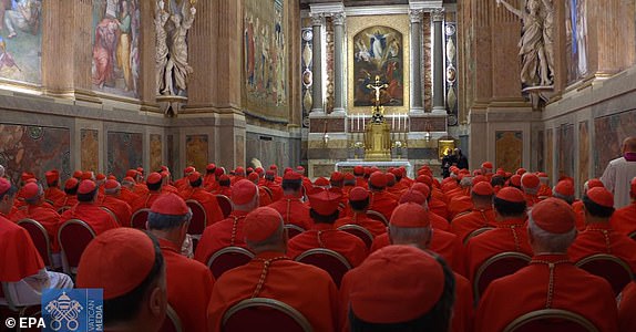 epa12080840 A screen grab taken from a video released by the Vatican Media shows the cardinal electors in the Pauline Chapel of the Apostolic Palace, before heading to the Sistine Chapel, where the conclave for the election of the new pope will begin, in the Vatican, 07 May 2025.  EPA/VATICAN MEDIA HANDOUT -BEST QUALITY AVAILABLE-HANDOUT EDITORIAL USE ONLY/NO SALES