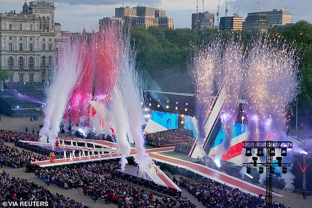 The concert included music from the era, as well as stories of veterans from the Second World War, with 12,000 people in the audience