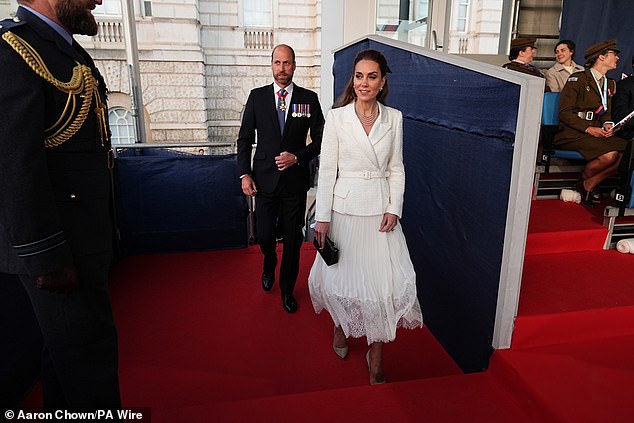 Kate was a vision in a monochrome look, featuring a tulle and lace skirt and white blazer, this evening