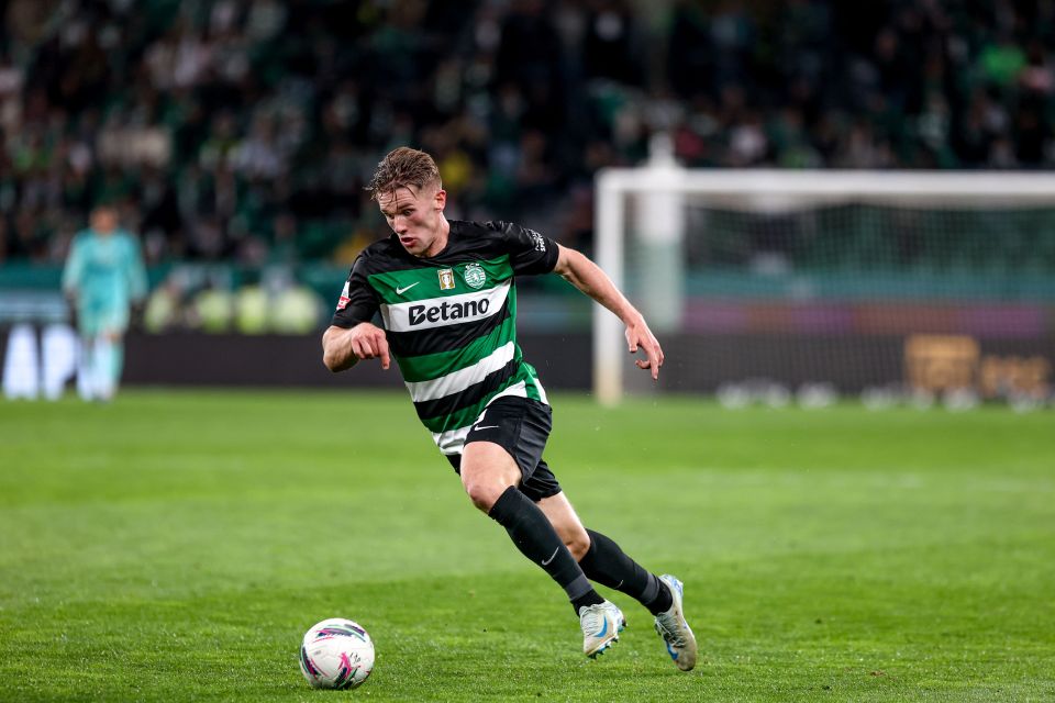 Viktor Gyokeres, Sporting CP forward, playing soccer.