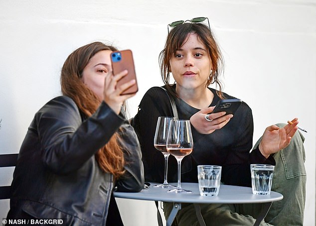 Jenna Ortega shocked her young fans and was hit by plenty of backlash on social media after being seen smoking cigarettes in London in 2023, while filming Beetlejuice 2 (seen)