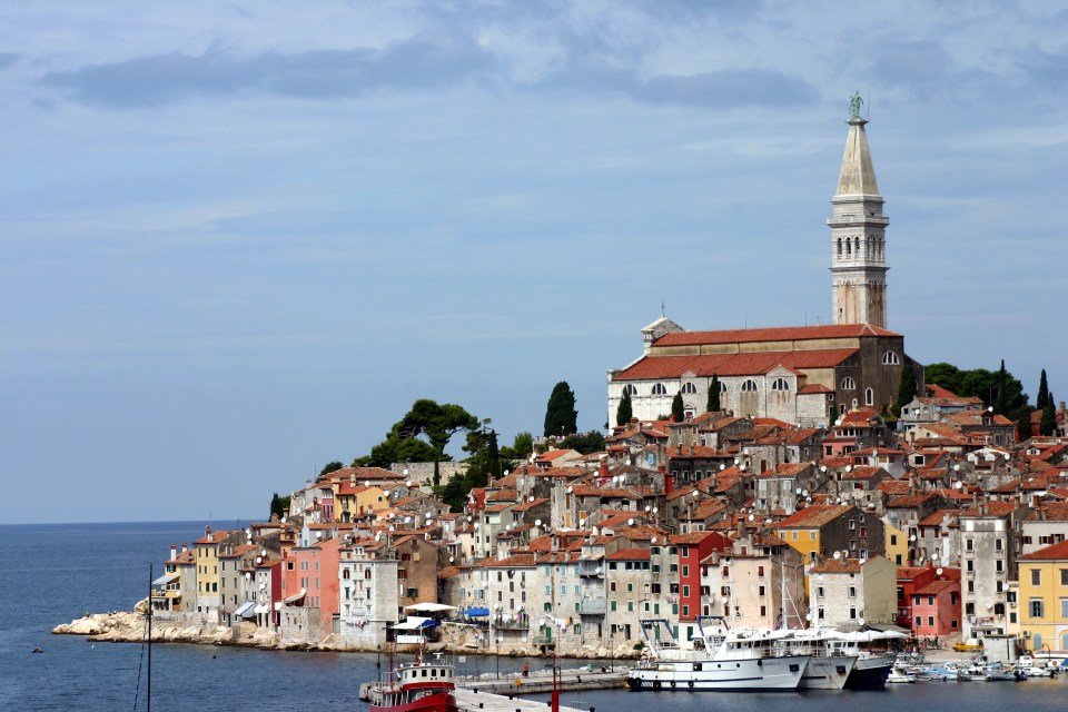 B8KBRR Church of St. Euphemia and Old Town of Rovinj in Region of Istria in Croatia. Image shot 2009. Exact date unknown.