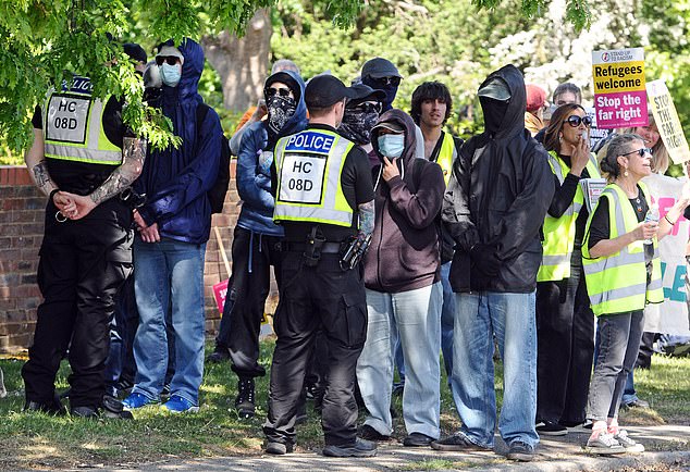 Pro-migrant protesters held up signs which read: 'Refugees welcome' and 'Stop the far right'