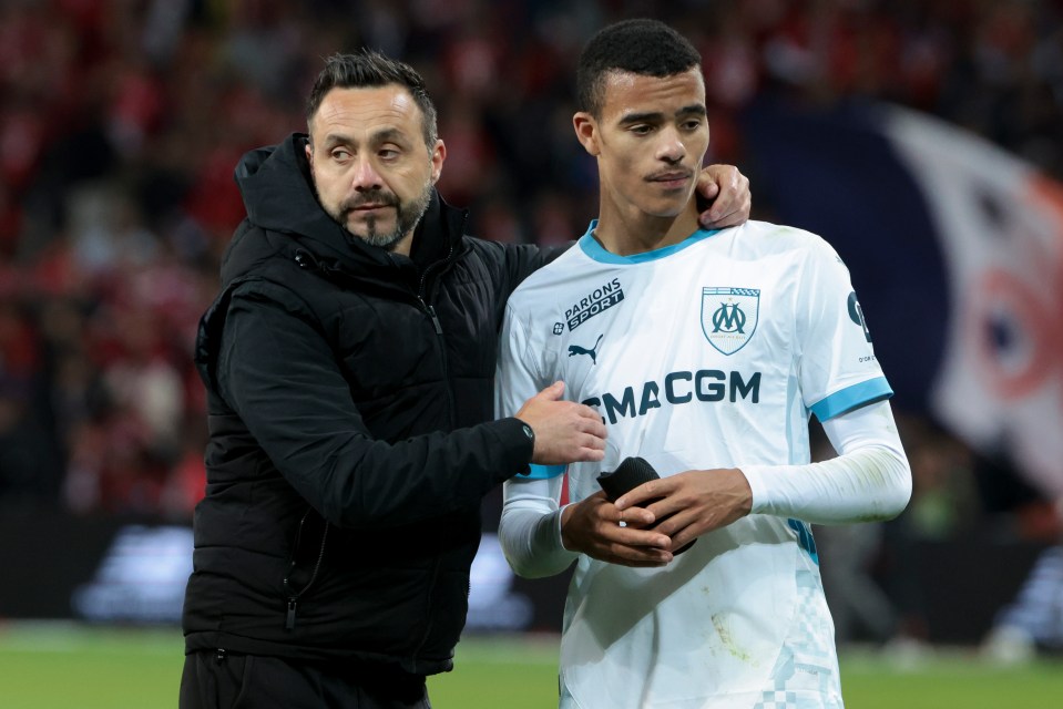 Roberto De Zerbi, coach of Olympique de Marseille, comforts Mason Greenwood.